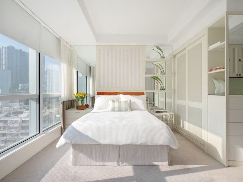 Lanson Place 16
