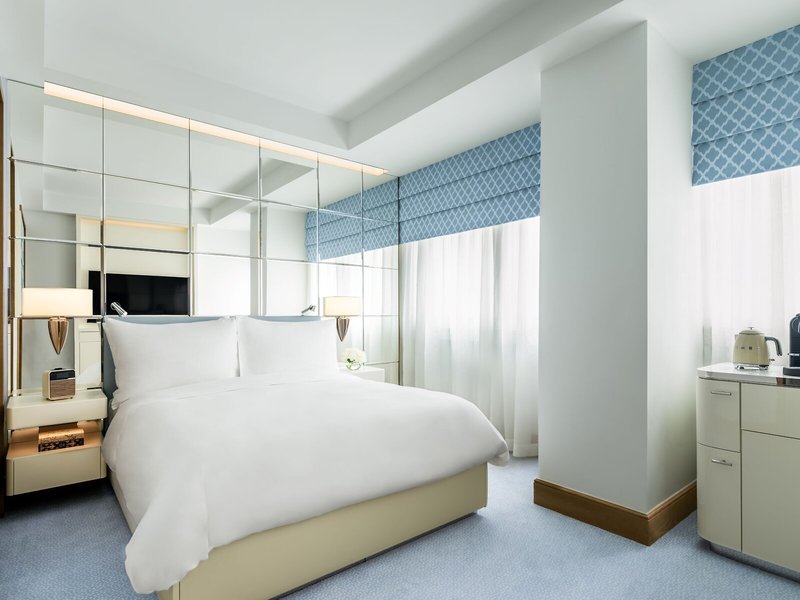 Lanson Place 32