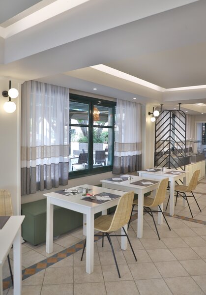 Anastasia Hotel 58