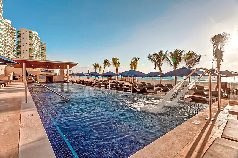 Royalton Suites Cancun 4 - Outdoor Pool