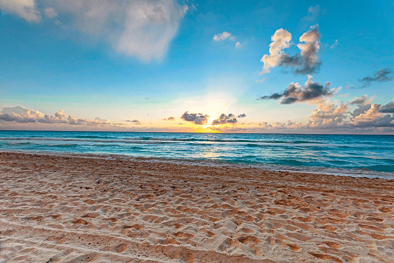 Royalton Suites Cancun 10 - Beach