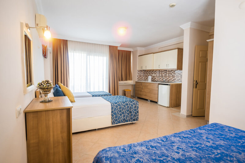 Catty Cats Garden Hotel 13