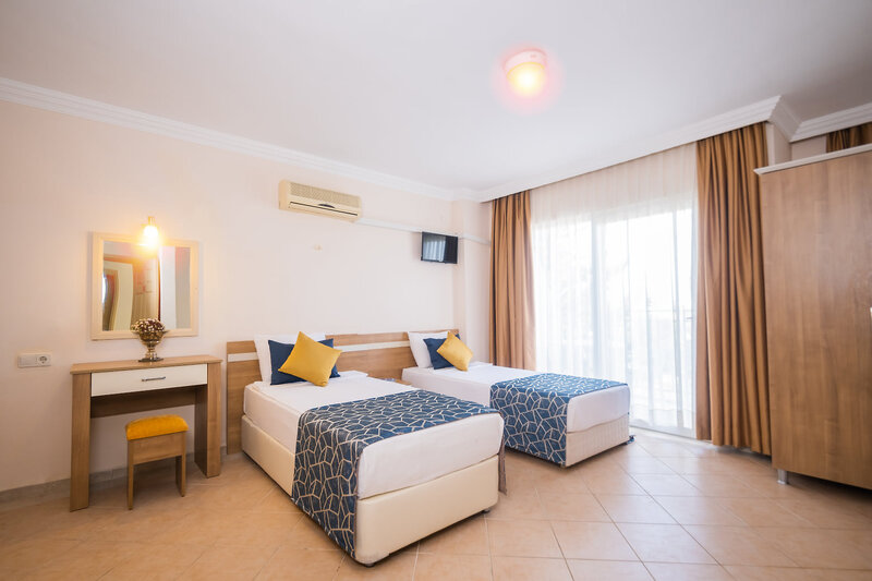 Catty Cats Garden Hotel 16