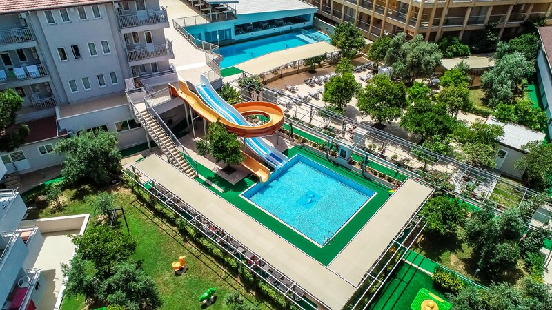 Catty Cats Garden Hotel 3