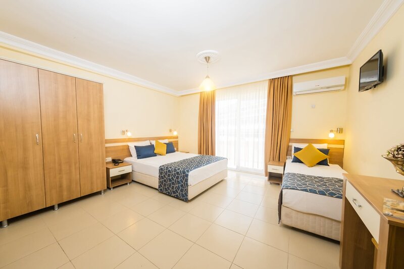 Catty Cats Garden Hotel 14