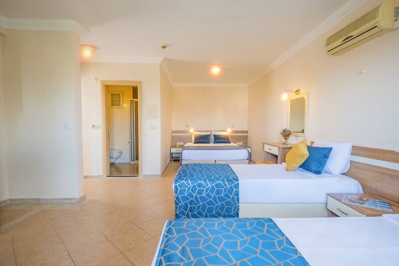 Catty Cats Garden Hotel 18