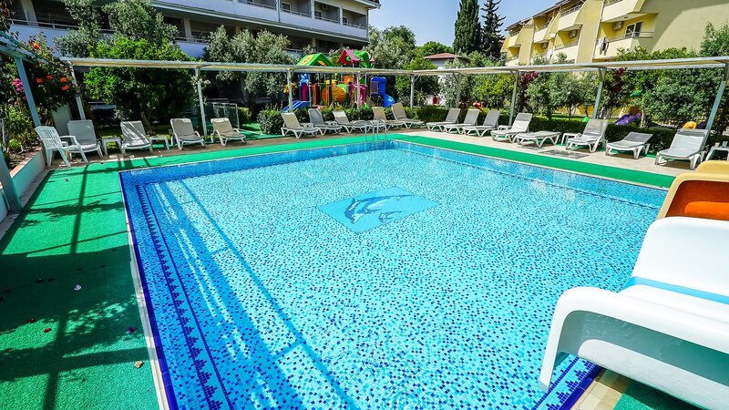Catty Cats Garden Hotel 8