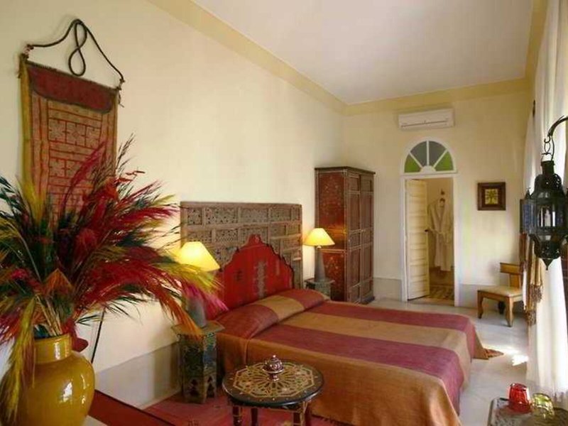 Riad Karmela 28