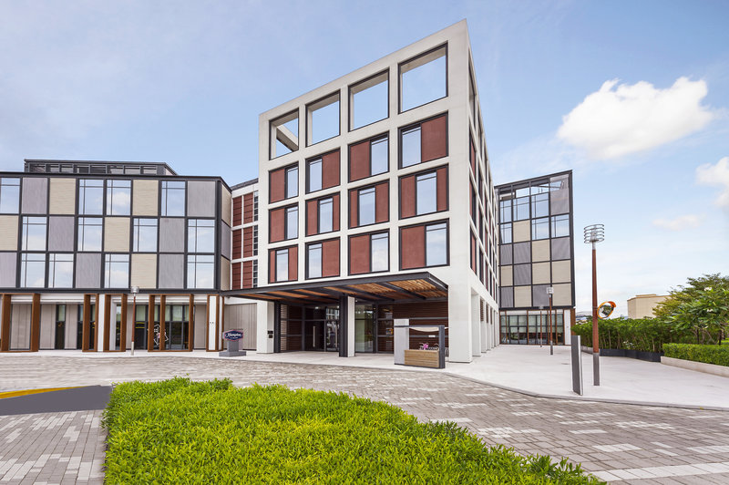 Hampton by Hilton Dubai Al Seef 1