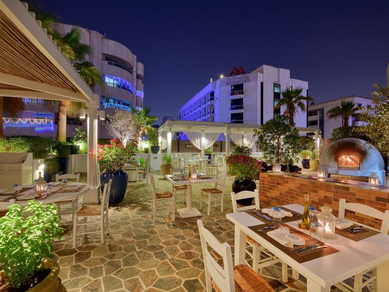 Majestic Hotel Tower Dubai 17 - Restaurant