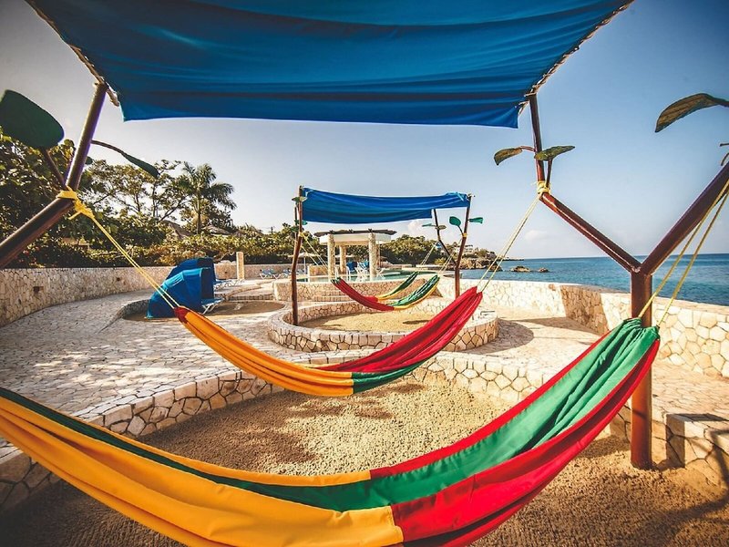 Ocean Cliff Hotel 13