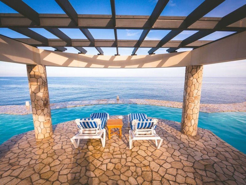 Ocean Cliff Hotel 19