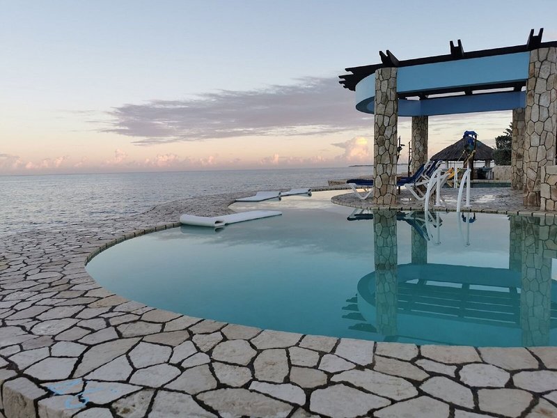 Ocean Cliff Hotel 20