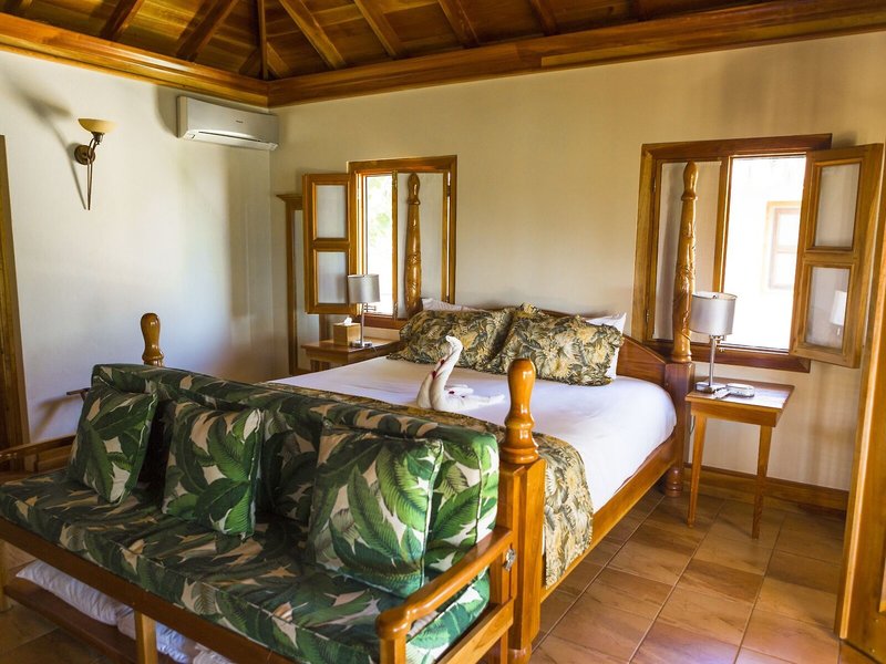 Ocean Cliff Hotel 33