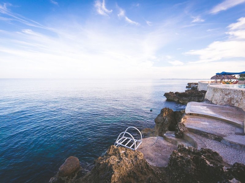 Ocean Cliff Hotel 17