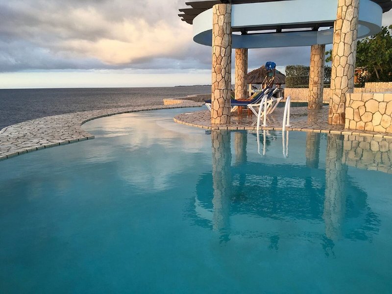 Ocean Cliff Hotel 21