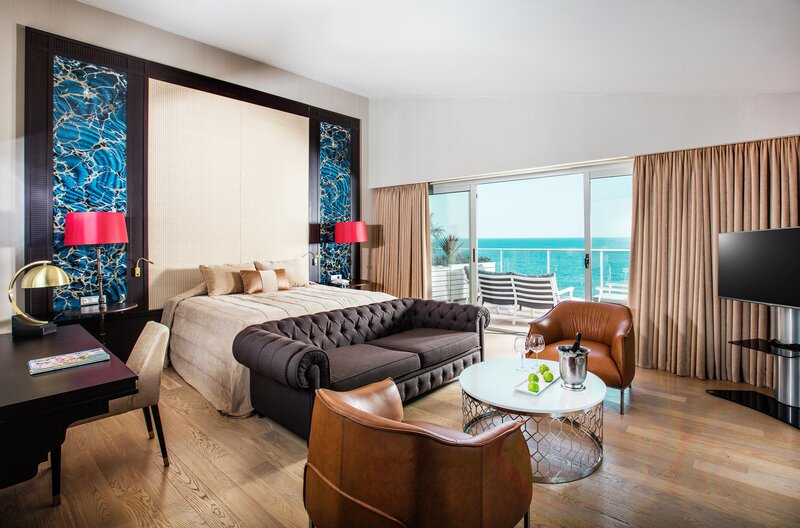 Charisma De Luxe Hotel 81