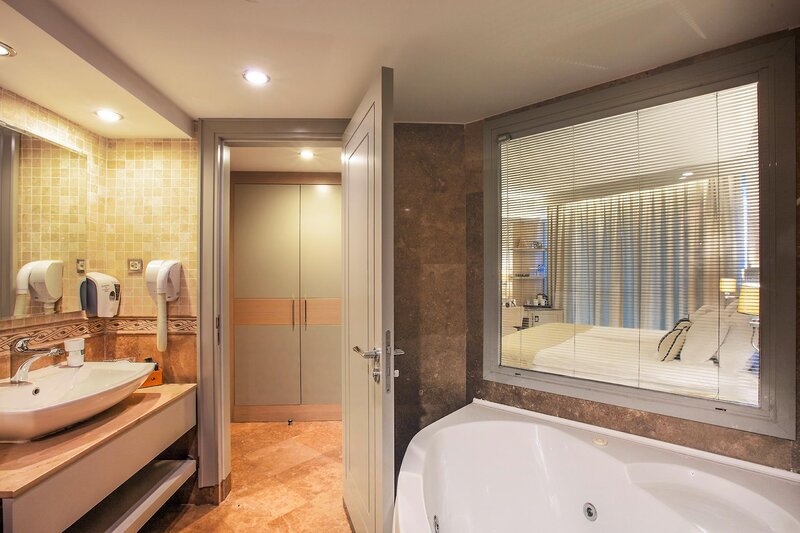 Charisma De Luxe Hotel 17