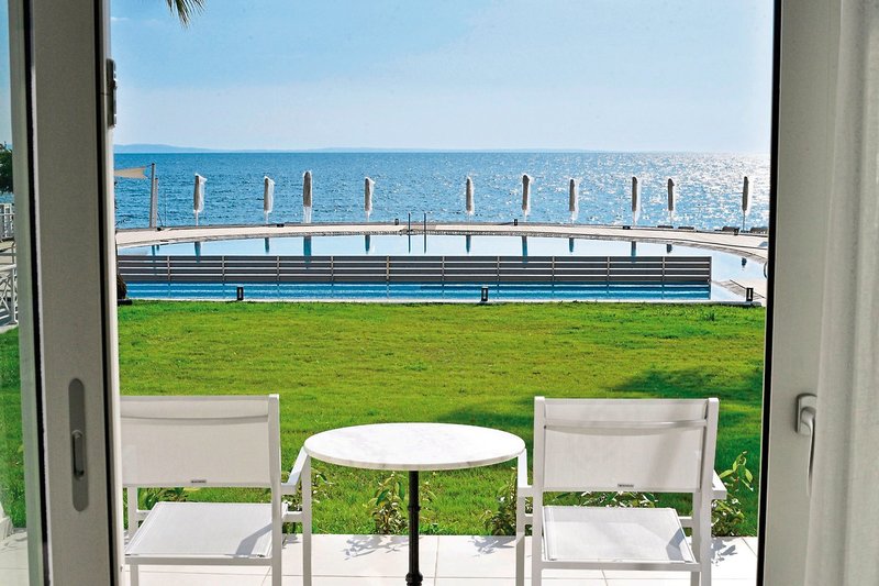 Acrotel Lily Ann Beach 5