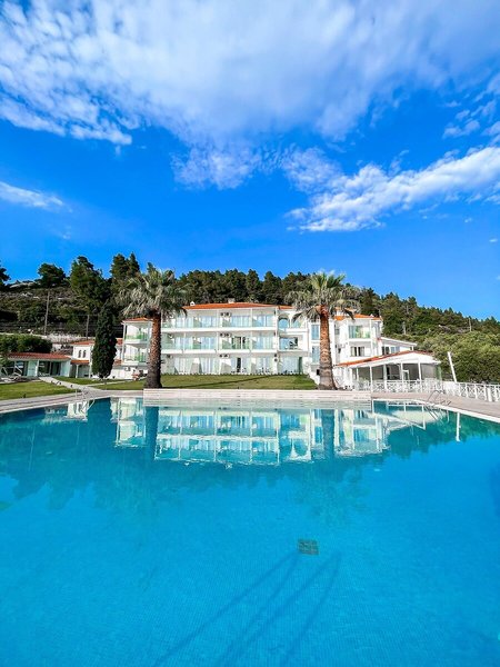 Acrotel Lily Ann Beach 2