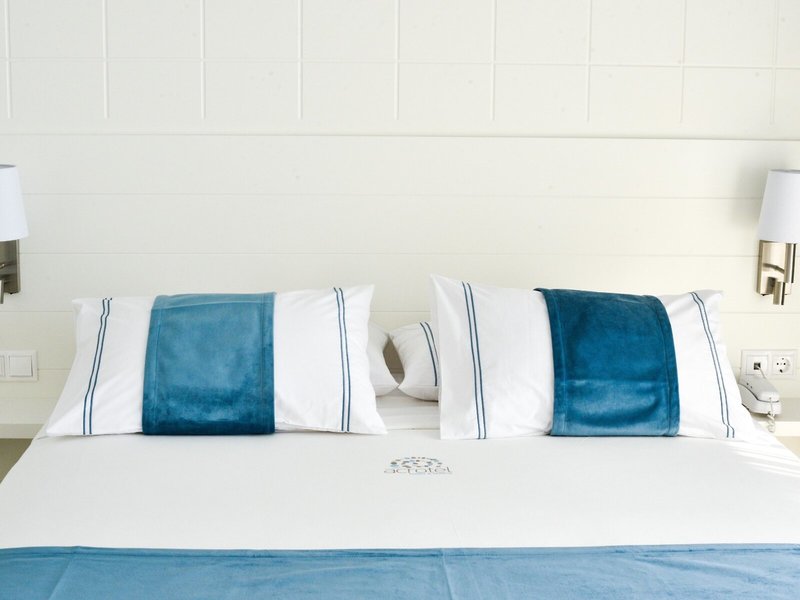 Acrotel Lily Ann Beach 11