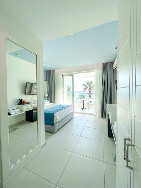 Acrotel Lily Ann Beach 12