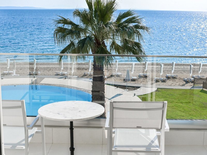 Acrotel Lily Ann Beach 16