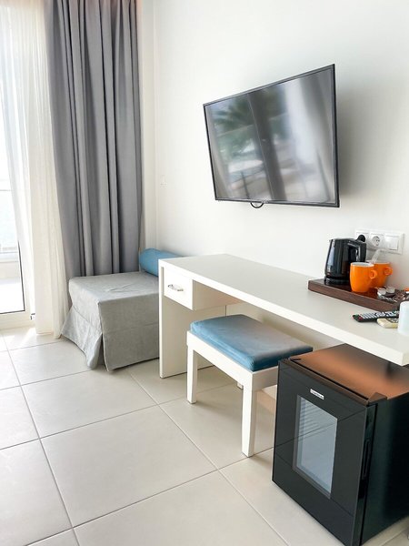 Acrotel Lily Ann Beach 17