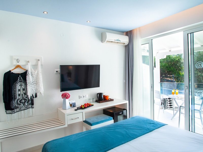 Acrotel Lily Ann Beach 24