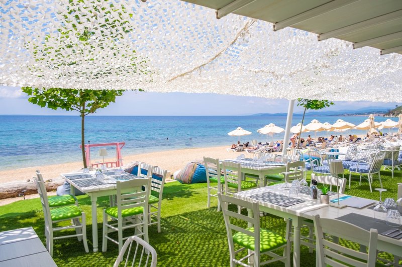 Acrotel Lily Ann Beach 2