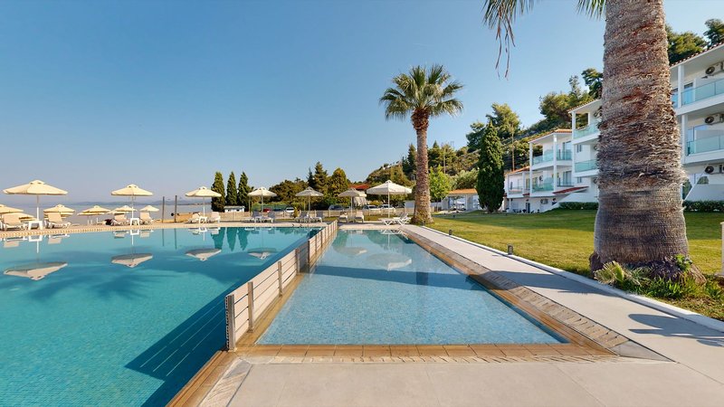 Acrotel Lily Ann Beach 5