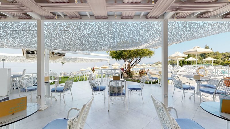 Acrotel Lily Ann Beach 12