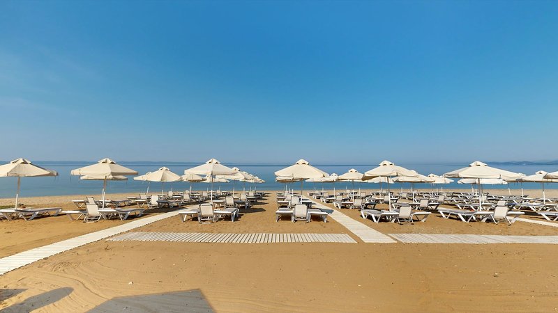 Acrotel Lily Ann Beach 13