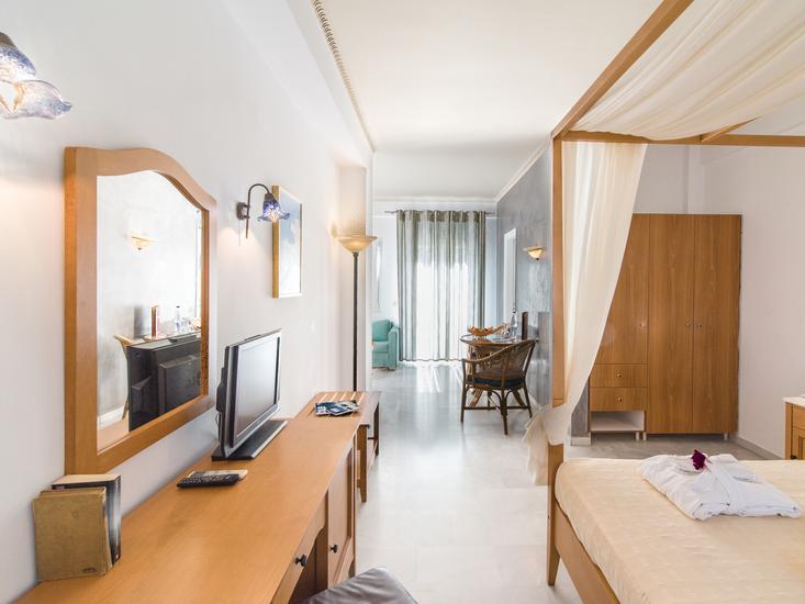 Antinea Suites & Spa 10