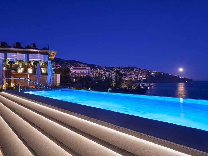 Les Suites at The Cliff Bay 10