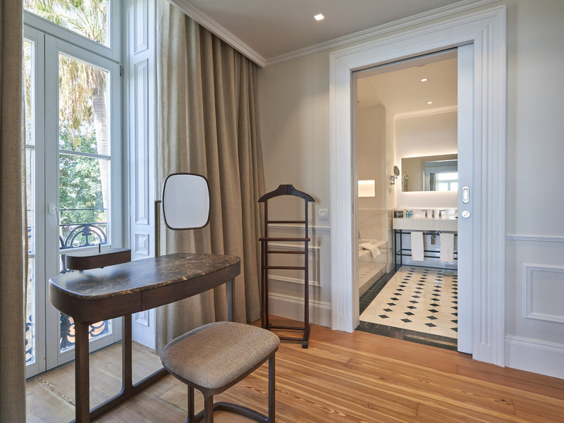 Les Suites at The Cliff Bay 30