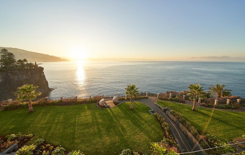 Les Suites at The Cliff Bay 10