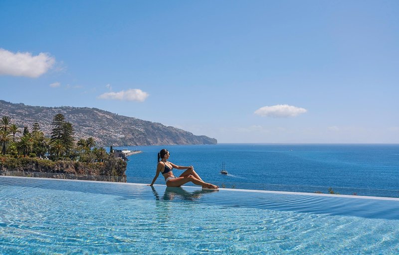 Les Suites at The Cliff Bay 11
