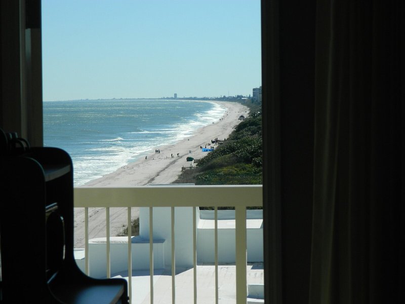 Crowne Plaza Melbourne Oceanfront Resort & Spa 4