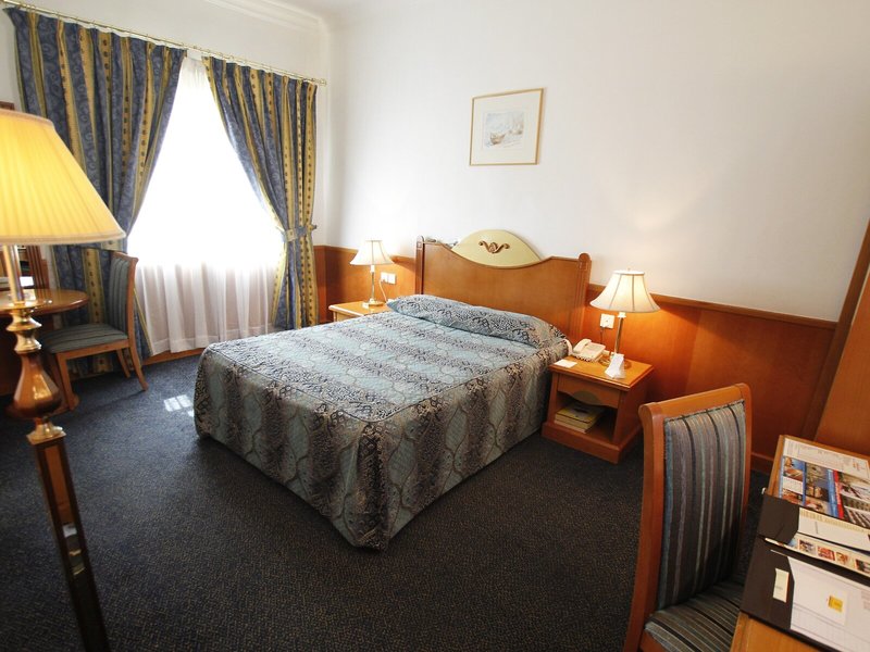 Zain International 25