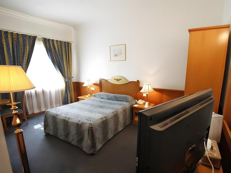 Zain International 30