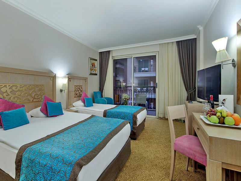 Crystal Family Resort 3