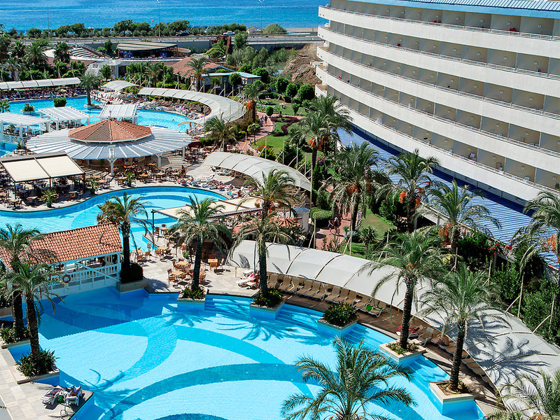 Crystal Admiral Resort Suites & Spa 4