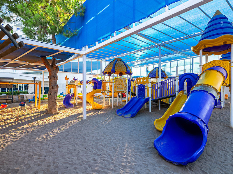 Crystal Admiral Resort Suites & Spa 8