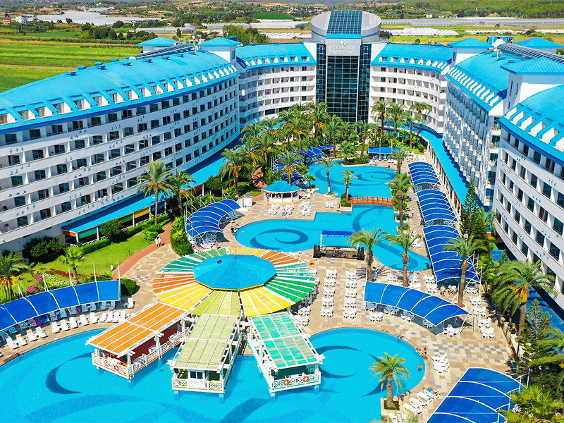 Crystal Admiral Resort Suites & Spa 9