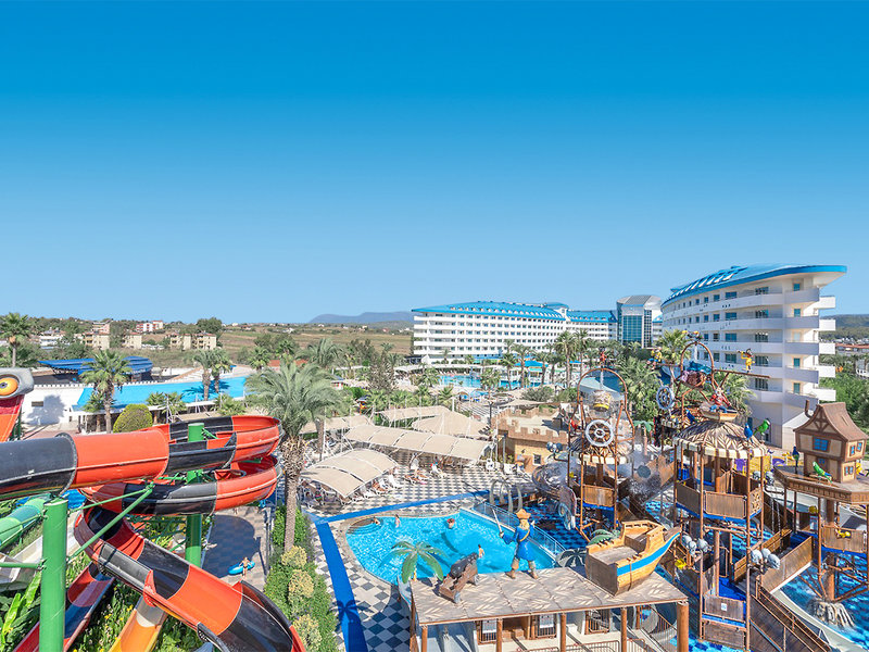 Crystal Admiral Resort Suites & Spa 11