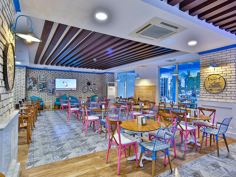 Crystal Admiral Resort Suites & Spa 12