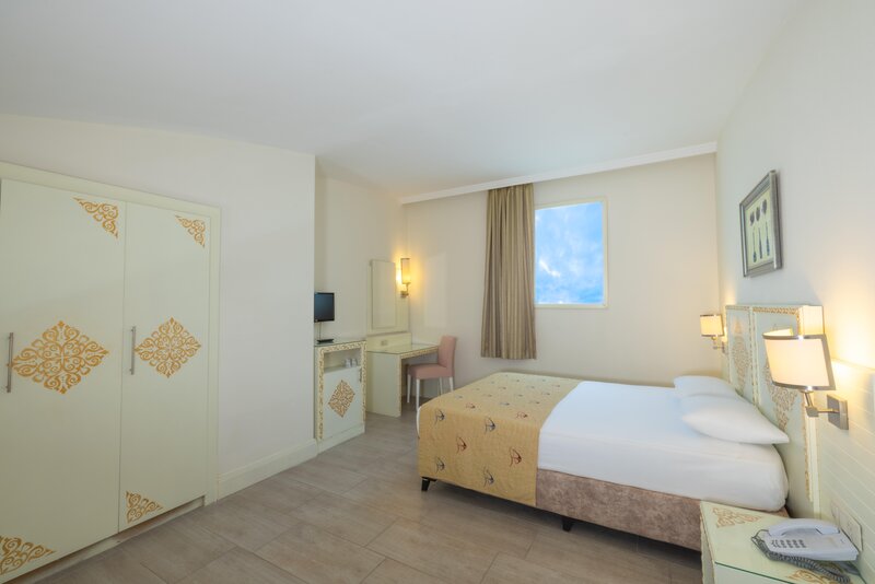 Crystal Admiral Resort Suites & Spa 74