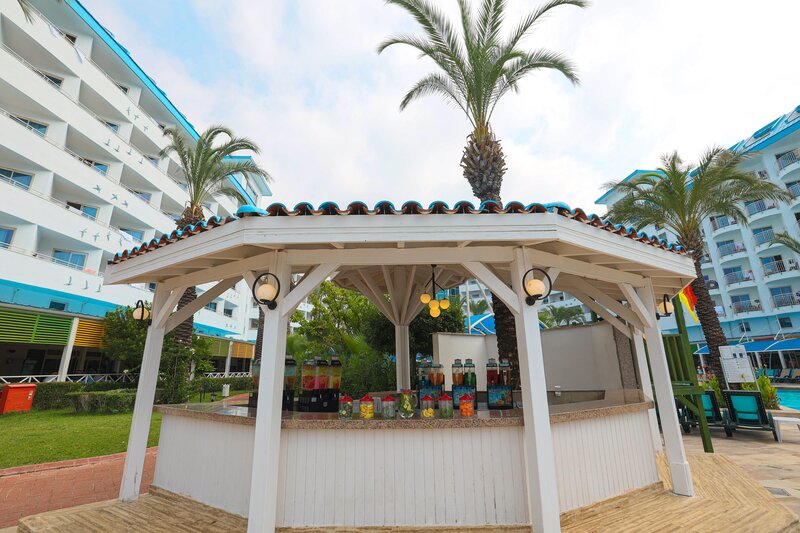 Crystal Admiral Resort Suites & Spa 79