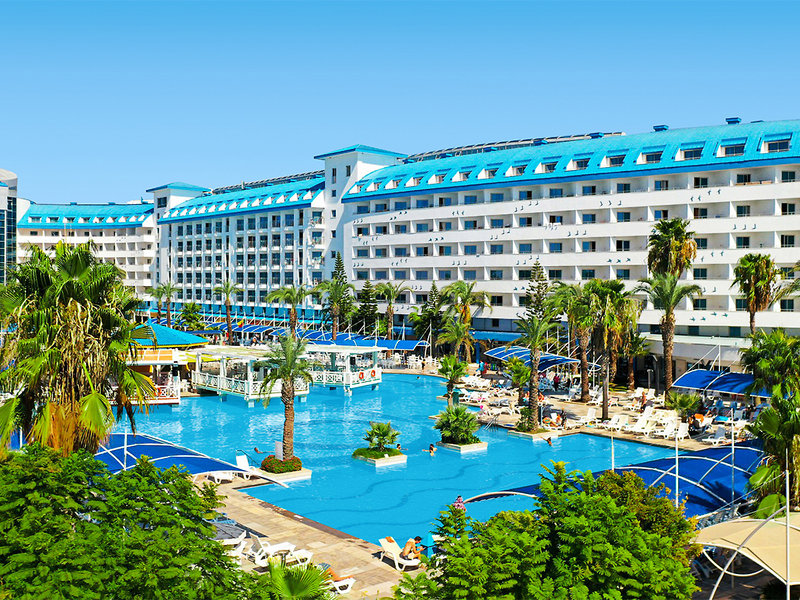 Crystal Admiral Resort Suites & Spa 16